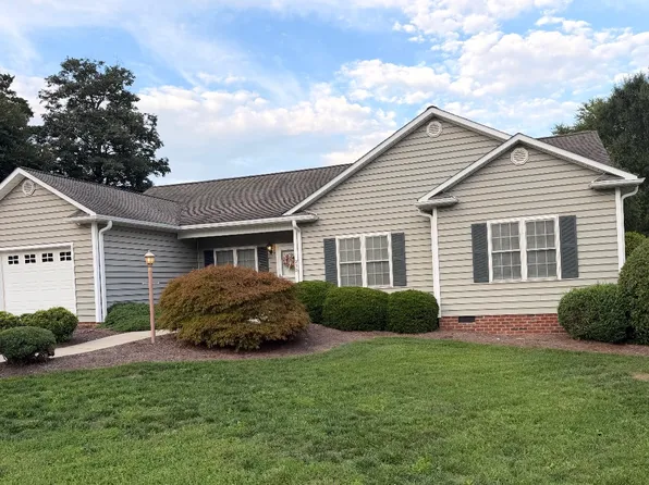 230 N Main St, Denton, NC 27239