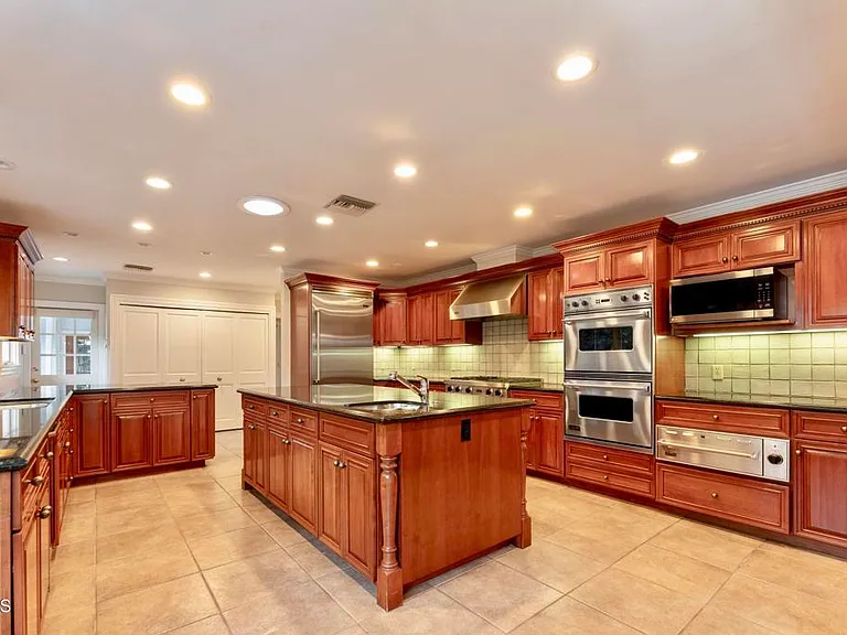 1650 Knollwood Dr — Photo 16