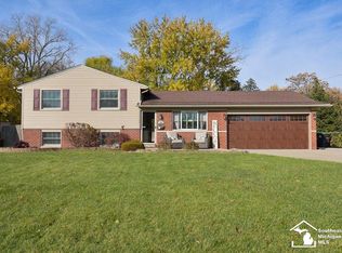 11042 Katherine St, Taylor, MI 48180