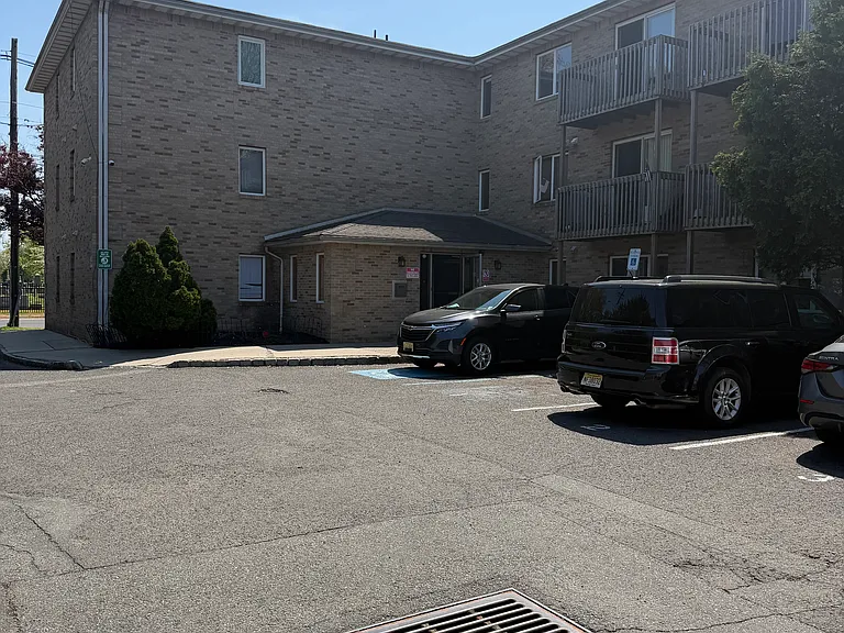 1250 N Broad St #C1 — Photo 11
