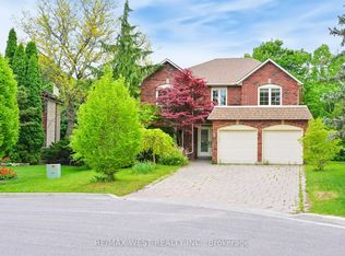 16 Prince Edward Blvd, Markham, ON L3T 7G4