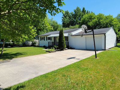 2993 Douglas Dr, Bay City, MI, 48706