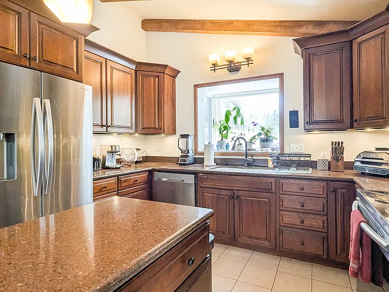 841 Lakeshore Dr — Photo 13
