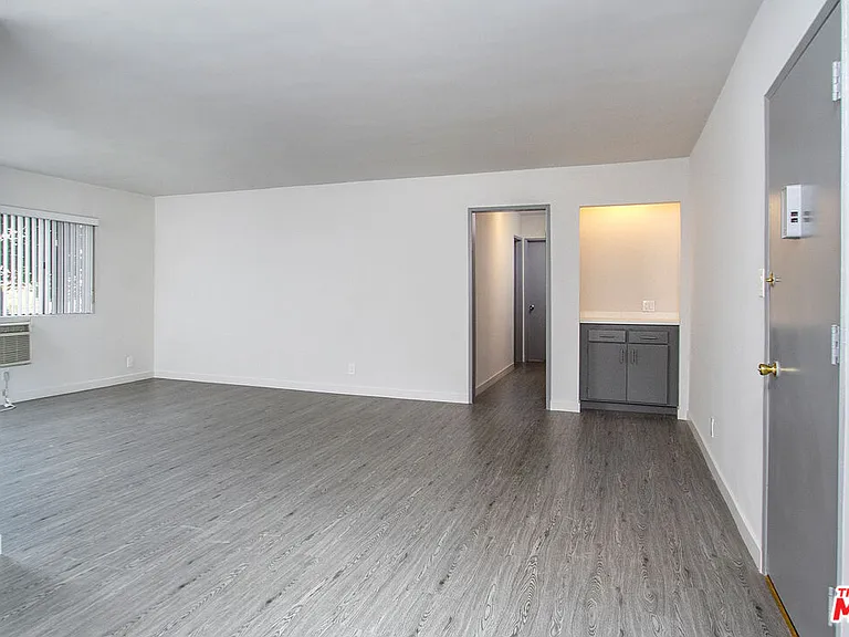 450 S Los Robles Ave #3 — Photo 4