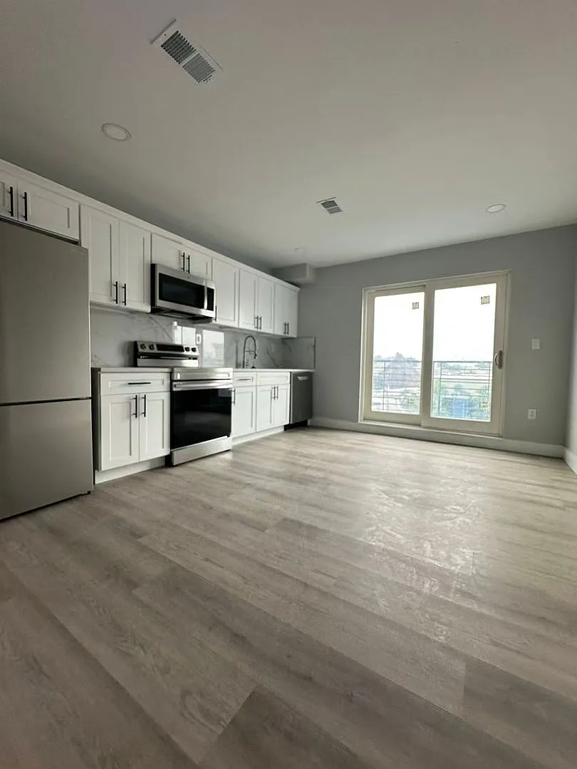 1407-11 Point Breeze Ave — Photo 1