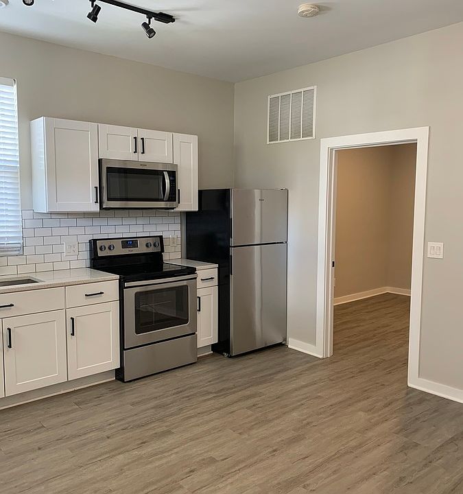 1st image of 324 Saint Clair Ave