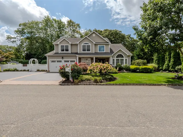 6 Hearthstone Lane, Nesconset, NY 11767