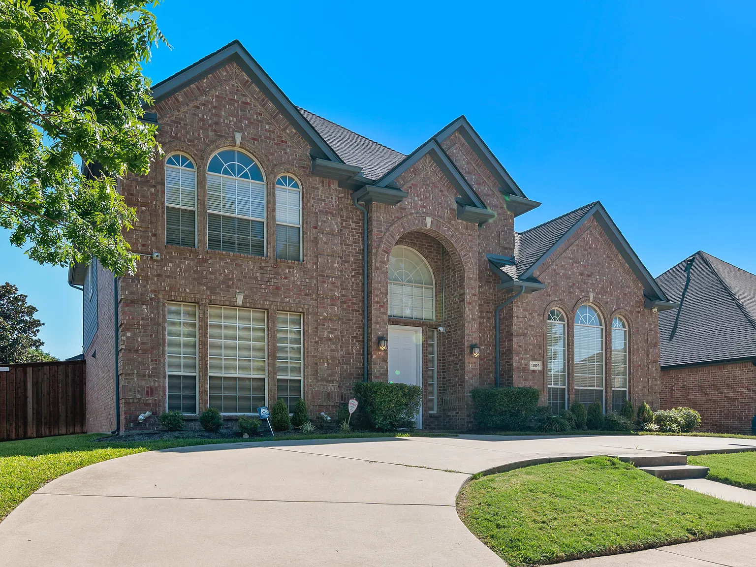 4 bed, 3180 sqft, $3,300 — Photo 2