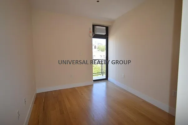 Rented by Universal Realty Group | media 4
