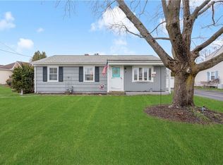 2 Meadowcrest Dr, Riverside, RI 02915