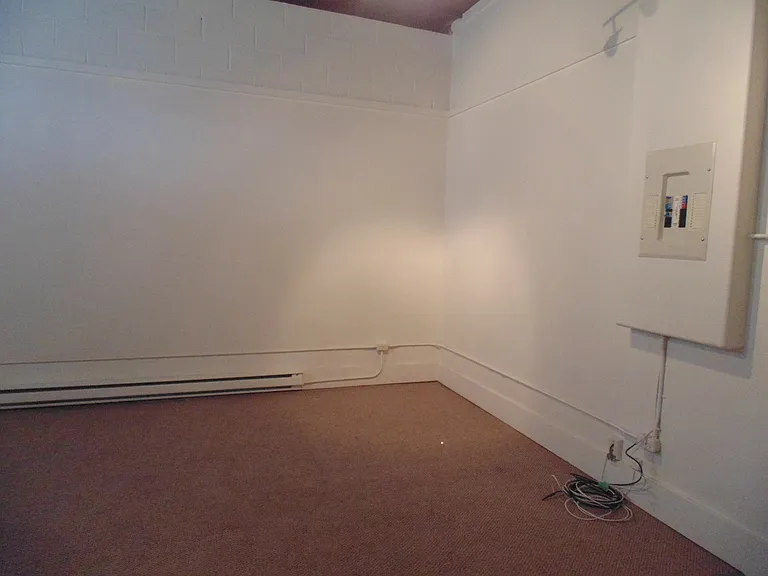 160 Johnson Ave W — Photo 5