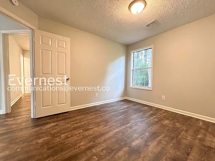 1336 Yorkshire Ln — Photo 12