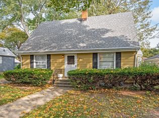 1043 Logan Ave, Elgin, IL 60120