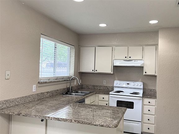 3rd image of 2310 Dartmouth Dr