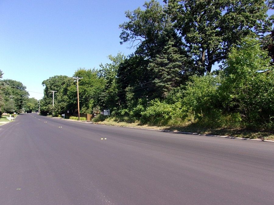 2nd image of 2740 Shadywood Rd