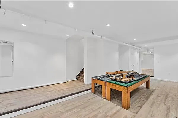 Rented by Aryeh Realty | media 16