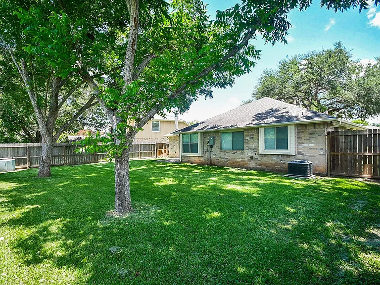 2303 Old Dixie Dr — Photo 35