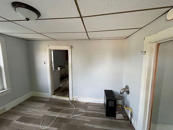 4th image of 98 Columbia St #1