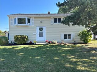 211 W Overlook Dr, Eastlake, OH