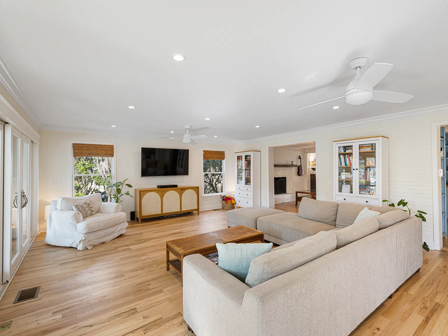 5 bed, 3586 sqft, $7,000 — Photo 1