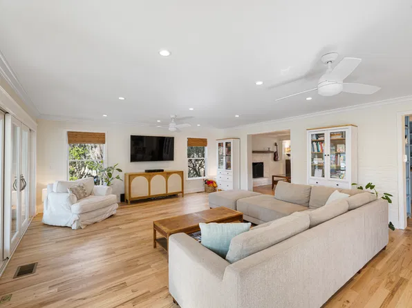 739 Schaffer St, Charleston, SC 29412