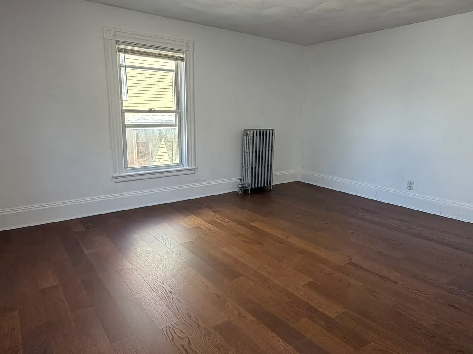 4 bed, 1.0 bath, 1662 sqft, $3,200 — Photo 4