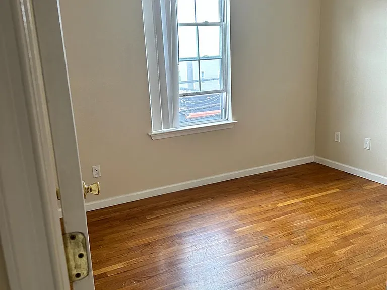 663 S Park St — Photo 10