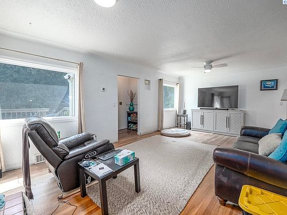 5th image of 908 S Meadow St