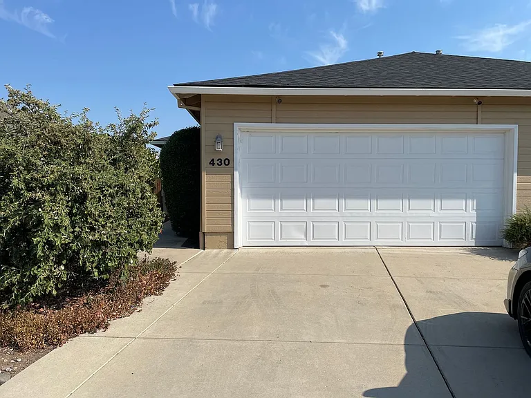 430 Crystal Dr — Photo 2