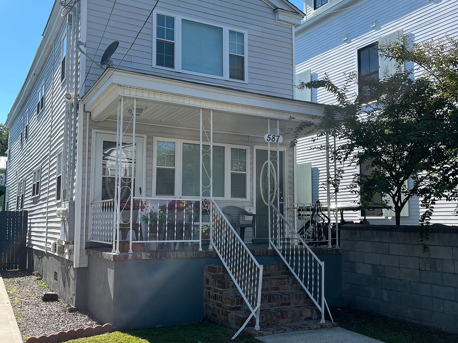 3 bed, 1200 sqft, $2,700 — Photo 2