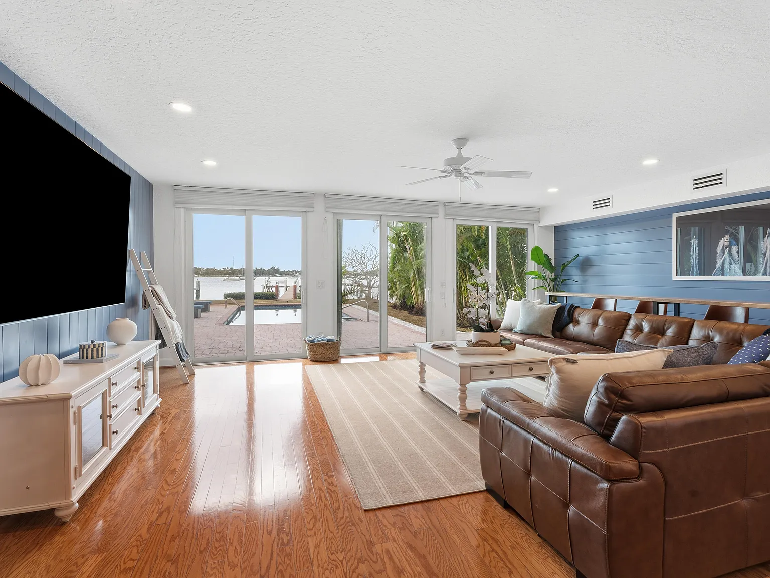 3 bed, 3.0 bath, 2527 sqft, $18,950 — Photo 4