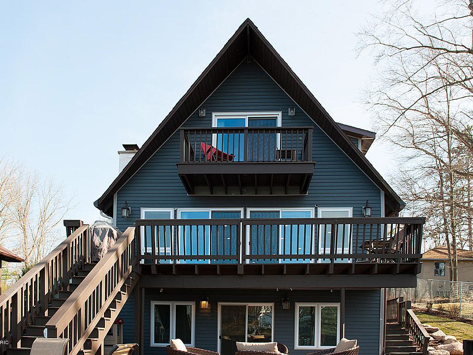 1st image of 338 Carpenter Dr