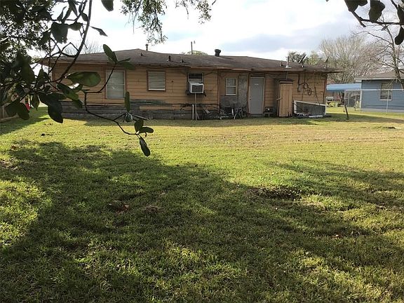 2nd image of 105 Lee Dr