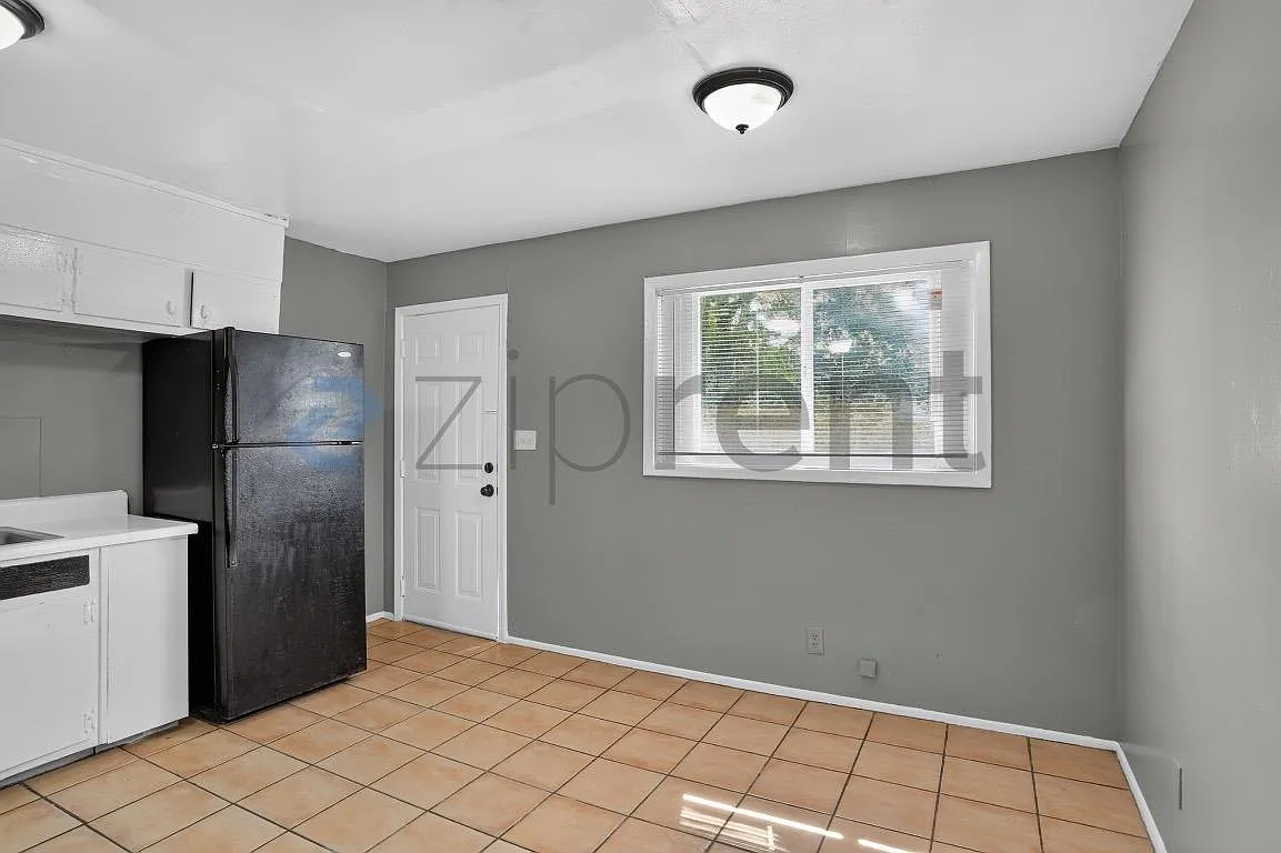 2 bed, 1000 sqft, $1,400 — Photo 4