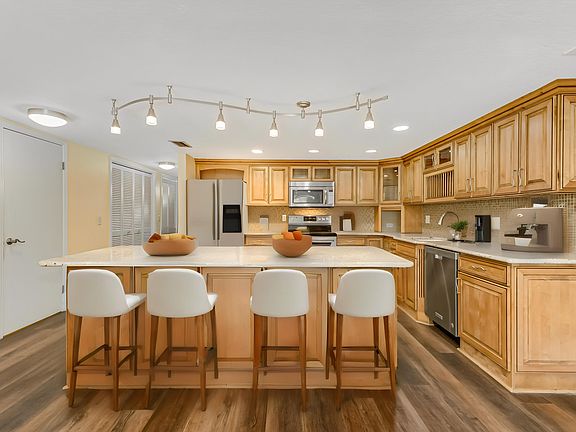3rd image of 1712 Atlantic St APT 6B
