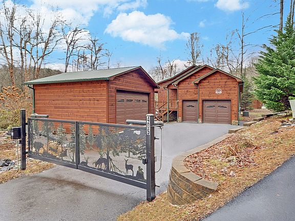 3rd image of 405 Underwood Hill Rd