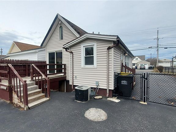 3rd image of 2331 Edgemere Dr