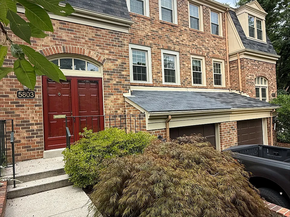 5803 Tudor Ln