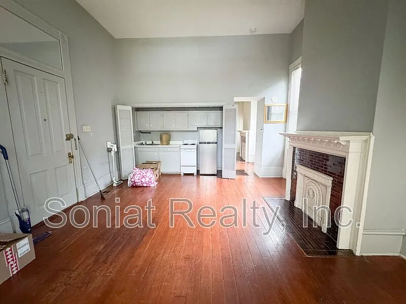 1 bed, 1.0 bath, 700 sqft, $1,300 — Photo 3