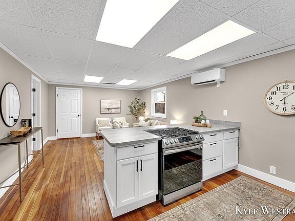4th image of 760 Clarkson Dr NE
