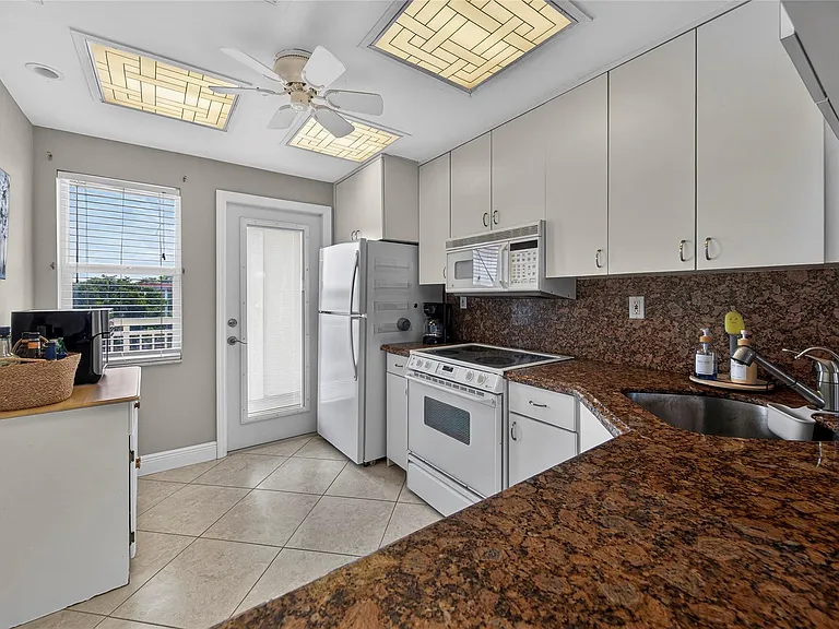 3180 NE 48th Ct #412 — Photo 31