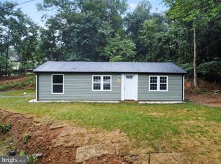 1712 Shenandoah River Dr, Harpers Ferry, WV 25425