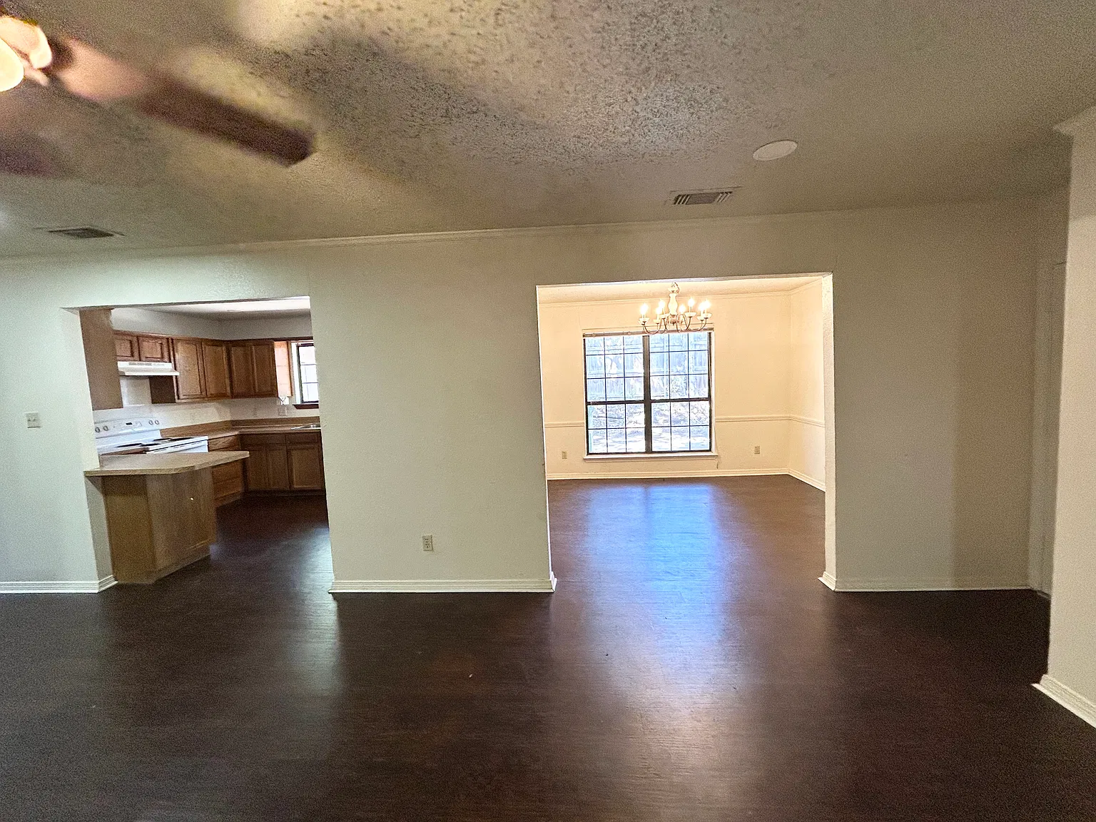 4 bed, 1695 sqft, $2,000 — Photo 3