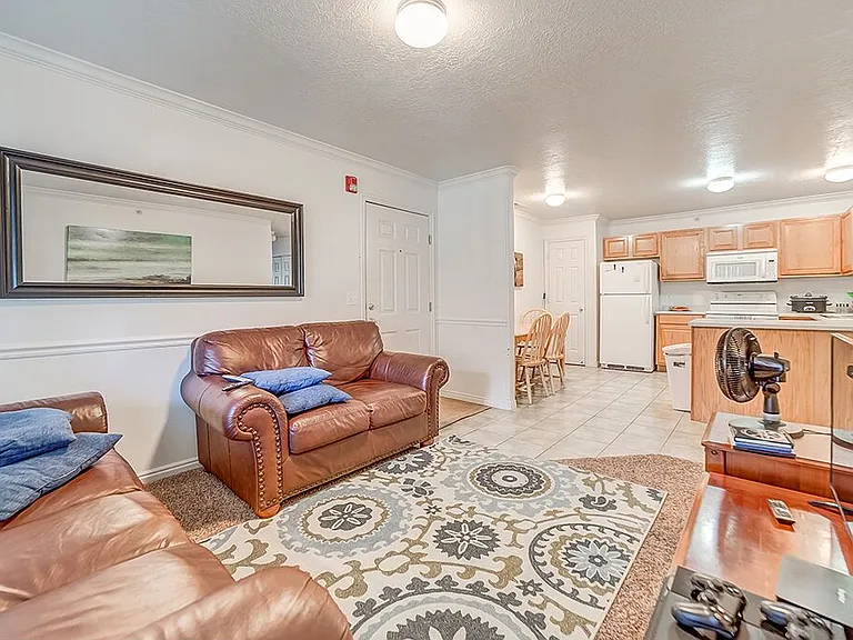 539 N University Ave #202 — Photo 3