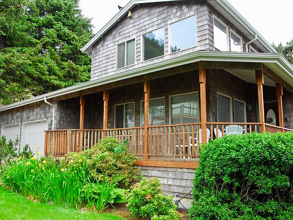 2nd image of 1940 NE 67th St