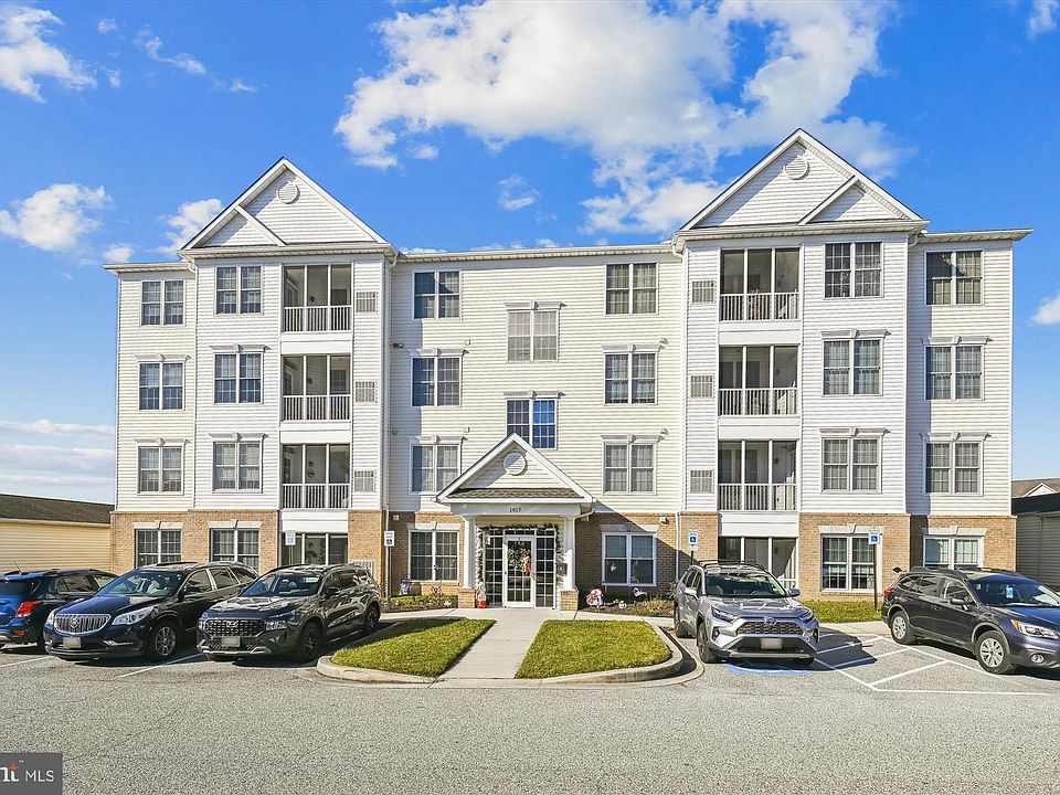 1st image of 1817 Selvin Dr Unit 402