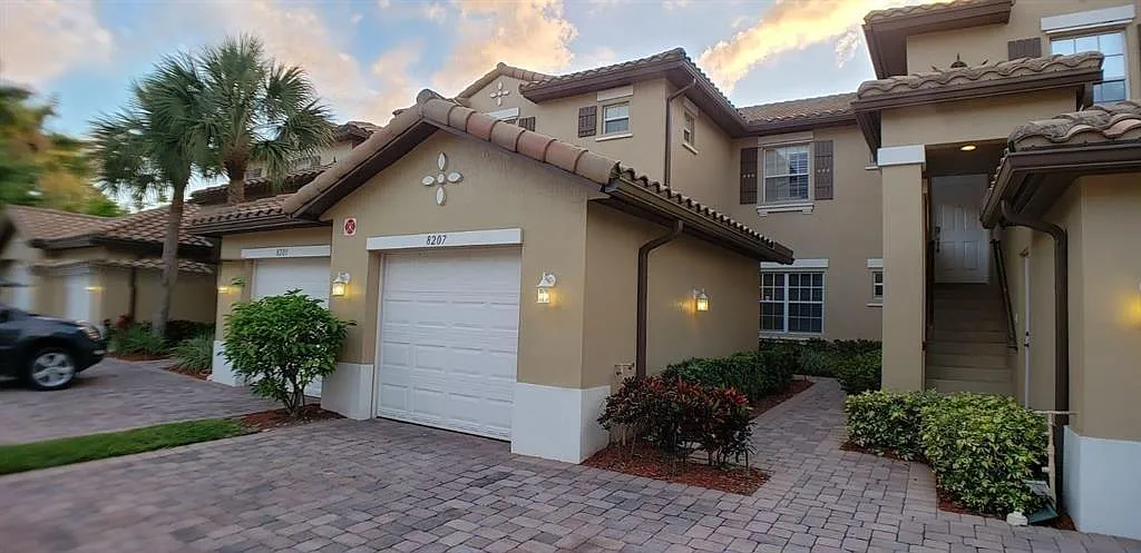 3 bed, 2.0 bath, 1401 sqft, $3,500 — Photo 1