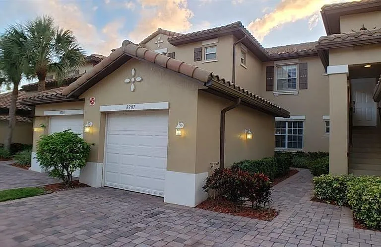 8207 NW 128th Ln #18-B — Photo 1