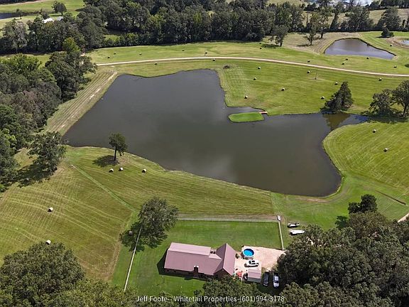 3rd image of 1887 Carsley Rd