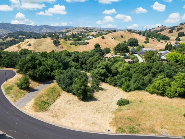 2018 Pinecrest Court, Vacaville, CA 95688